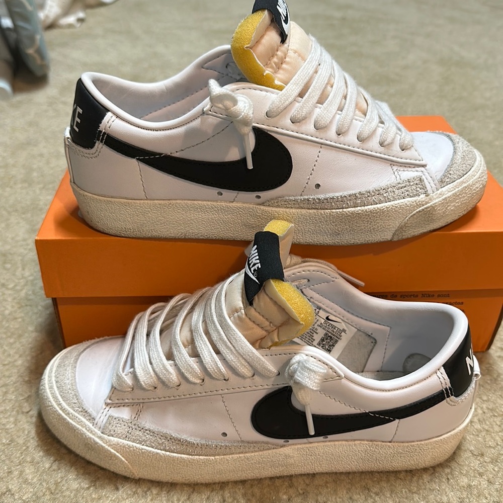Nike Blazer Low '77
Women's Shoes - Size 6.5